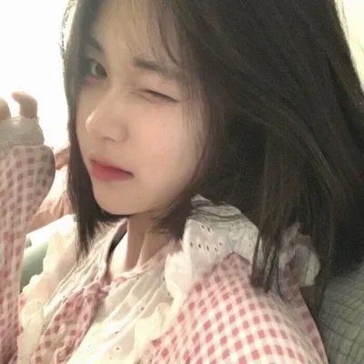 洞里的月亮 海报